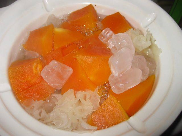 木瓜银耳莲子糖水步骤6