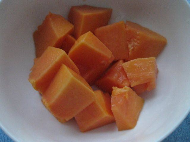 木瓜银耳莲子糖水步骤3