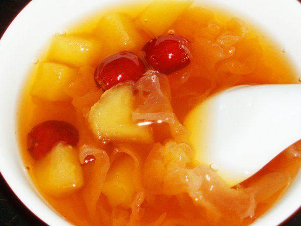 银耳红枣苹果汤步骤4