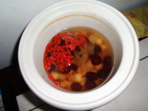 红枣莲子枸杞茶步骤6
