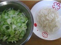 西芹炒百合步骤1