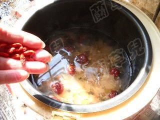 百枣红莲炖银耳步骤9