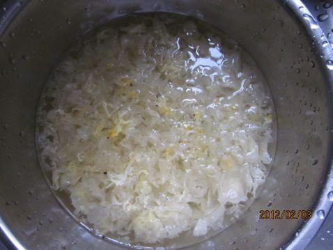 银耳木瓜甜汤步骤1
