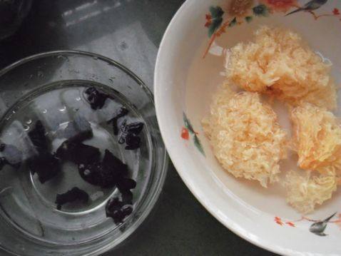 西兰花炒双耳步骤2