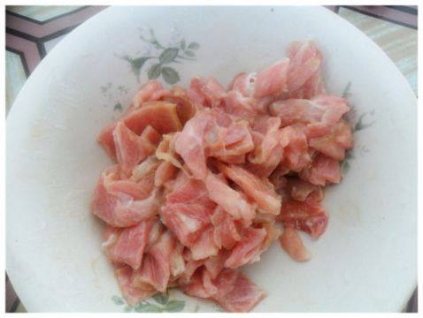 肉片炖银耳木耳步骤1