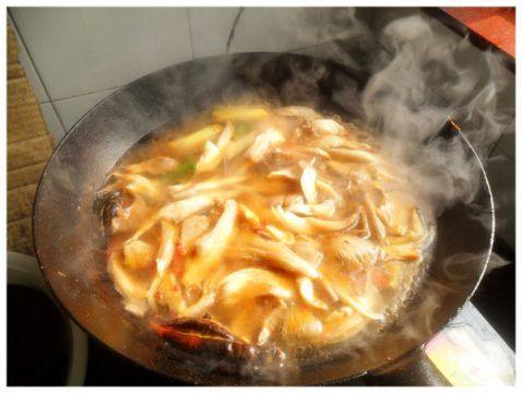 肉片炖银耳木耳步骤4