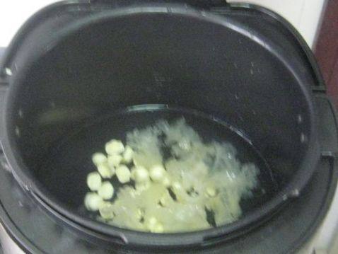 莲子银耳南瓜汤步骤3