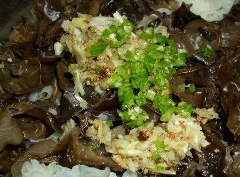 凉拌银耳木耳步骤4