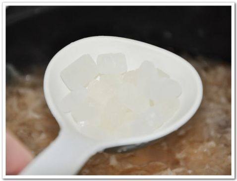 莲子红枣银耳汤步骤9