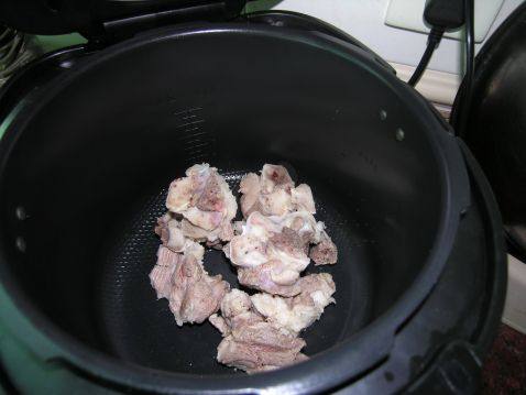 银耳猪骨汤步骤4