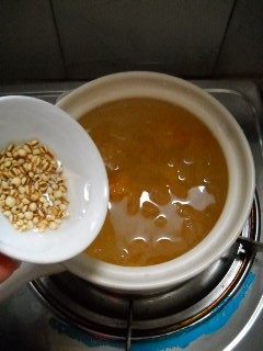 薏米花生银耳羹步骤5