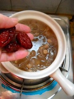 薏米花生银耳羹步骤7