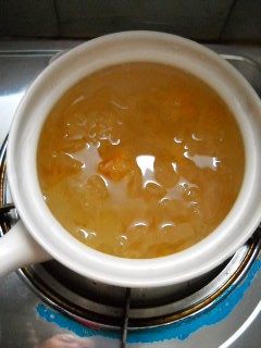薏米花生银耳羹步骤4