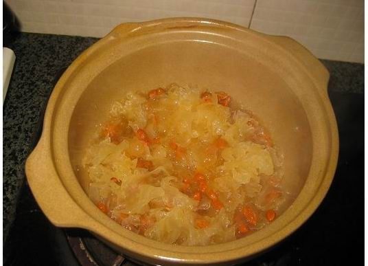 银耳杞子护肤糖水步骤3
