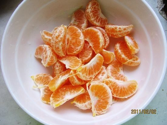 柑桔白果银耳汤步骤2