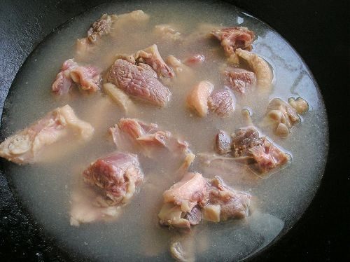 酸菜老鸭煲步骤3