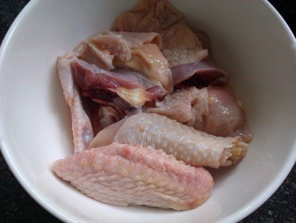 沙参玉竹煲鸡肉步骤1