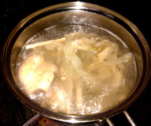 沙参玉竹煲鸡肉步骤4