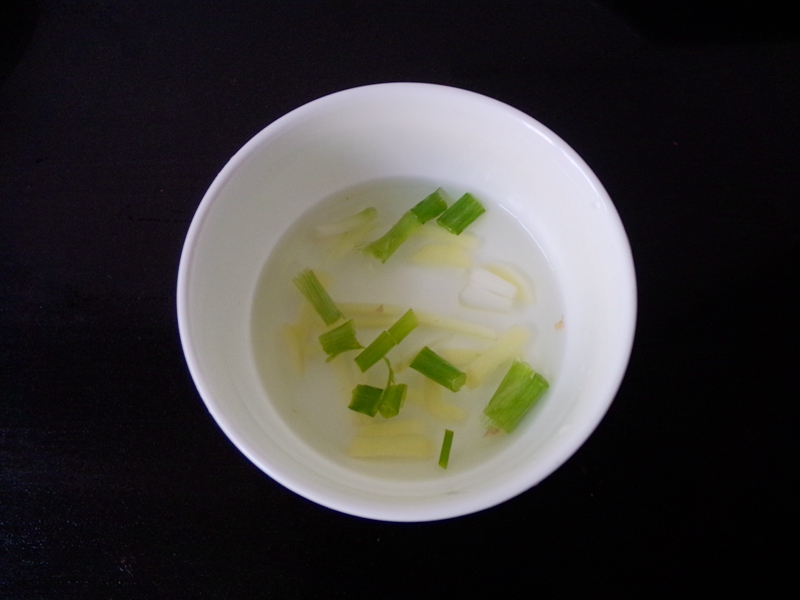 黑豆苗猪肝汤-萌宝菜步骤3