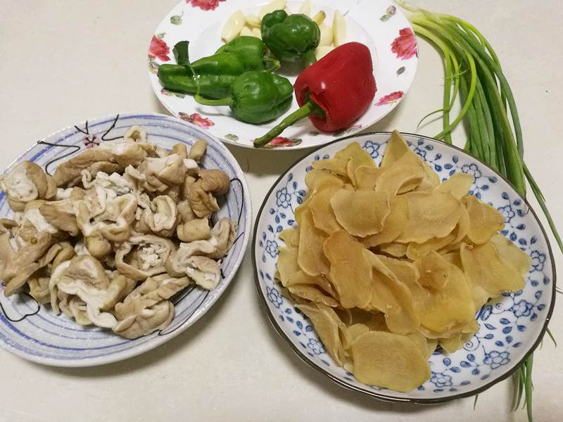 肥肠炒土豆干步骤1