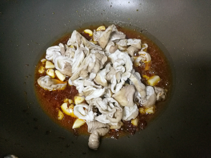 肥肠炒土豆干步骤6
