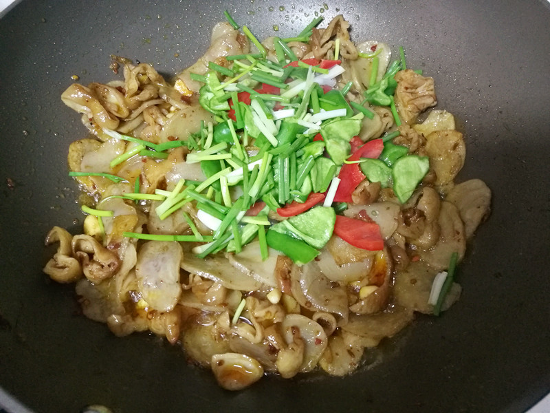 肥肠炒土豆干步骤11
