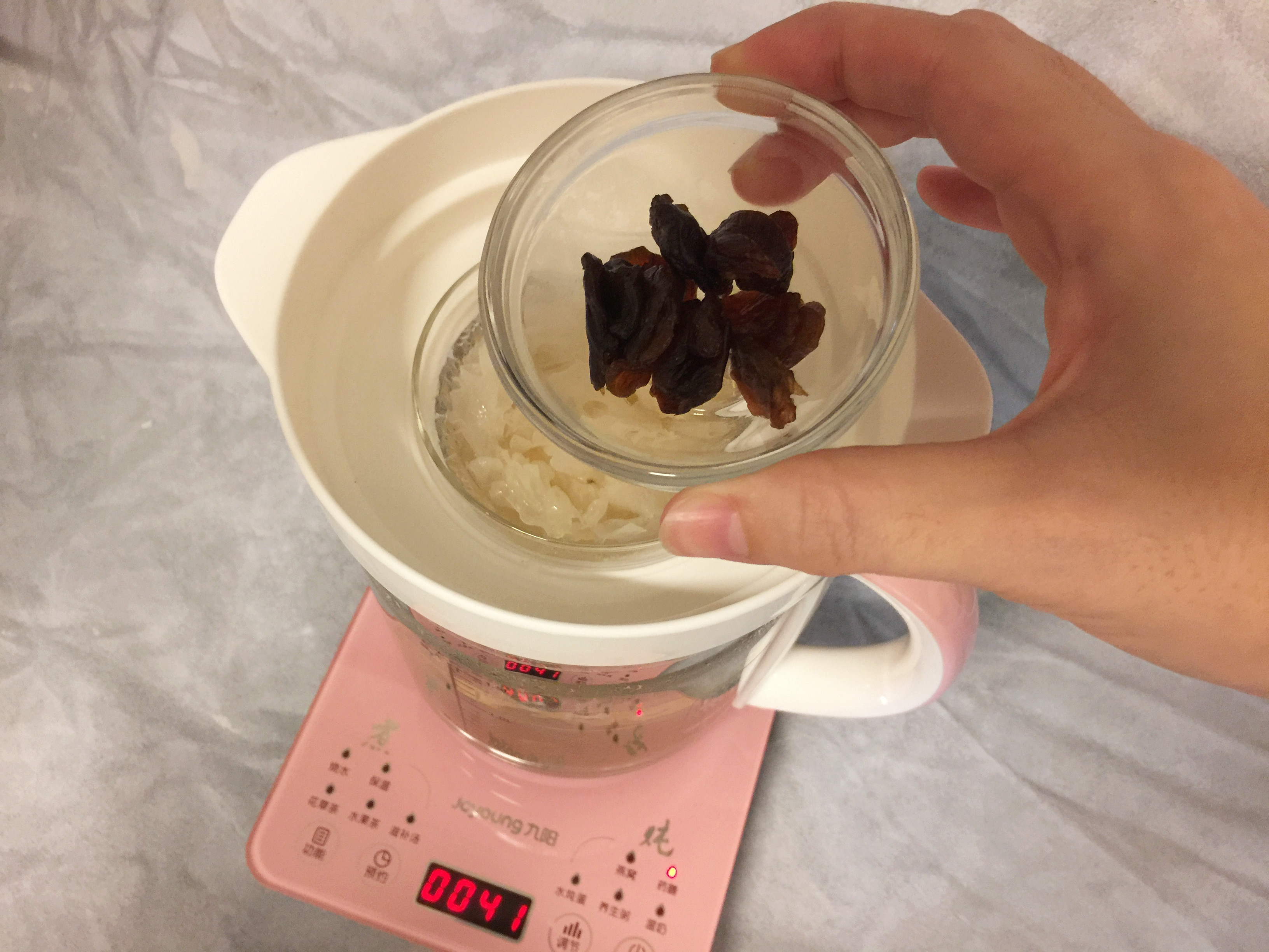 桂圆银耳红枣甜汤步骤7