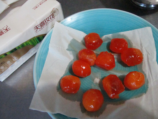 红豆蓉蛋黄酥步骤2