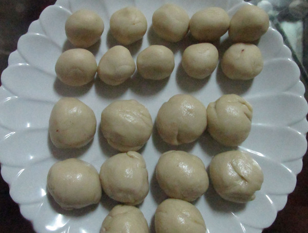 红豆蓉蛋黄酥步骤10