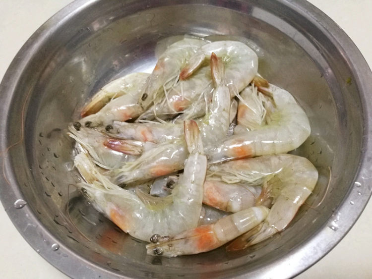 蒜蓉白虾步骤2