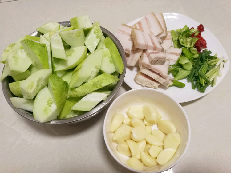 回锅肉烧黄瓜步骤2