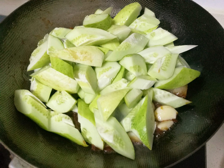 回锅肉烧黄瓜步骤6