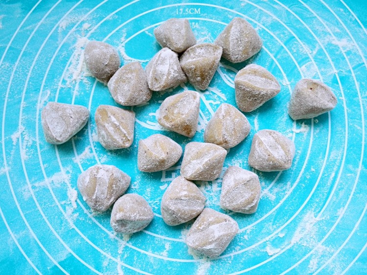 红枣玫瑰花卷步骤11