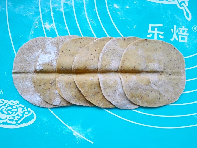 红枣玫瑰花卷步骤12