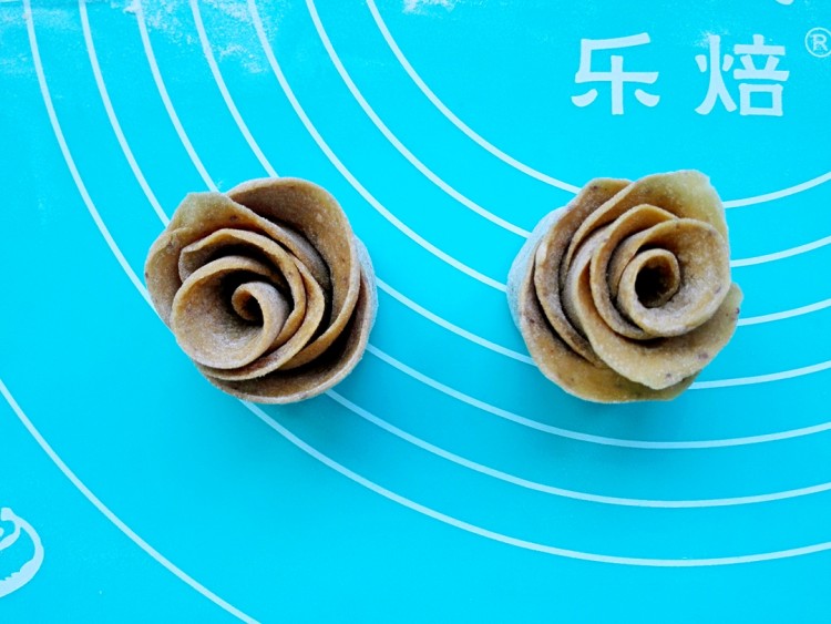 红枣玫瑰花卷步骤14