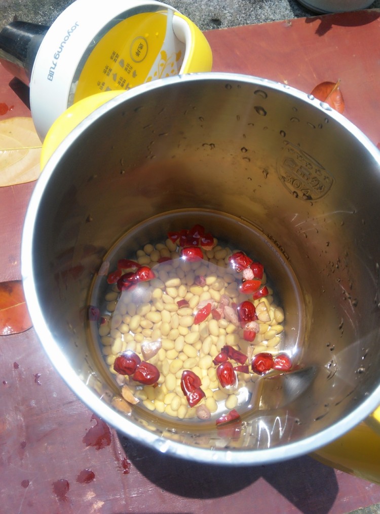 红枣花生枸杞豆浆步骤4