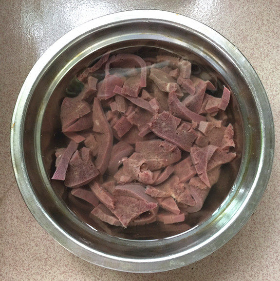 碗豆米猪肝汤步骤4