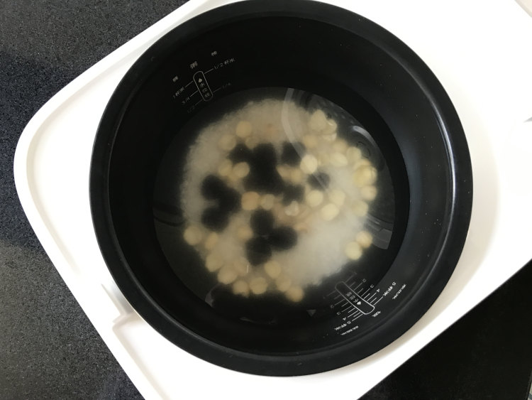黑枣莲子粥步骤4