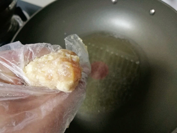 酸汤丸子烧豆腐步骤4