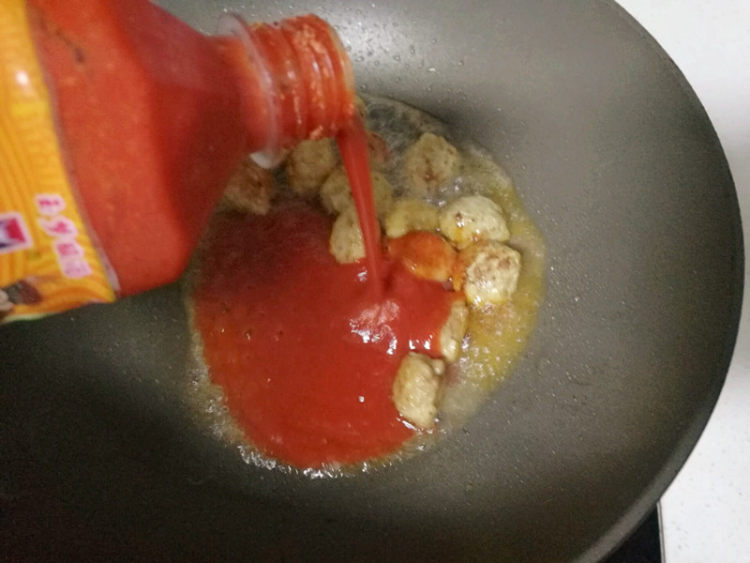 酸汤丸子烧豆腐步骤6