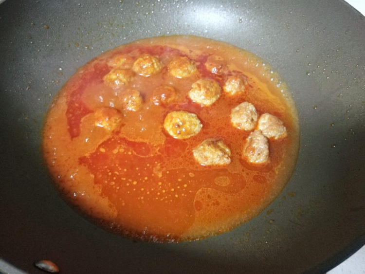 酸汤丸子烧豆腐步骤7