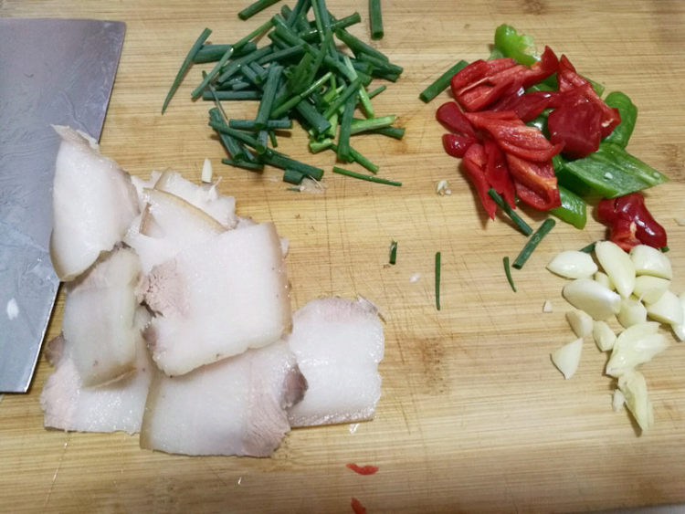 茭白回锅肉步骤2