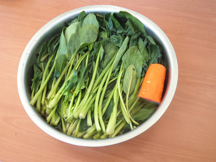 松仁菠菜步骤2