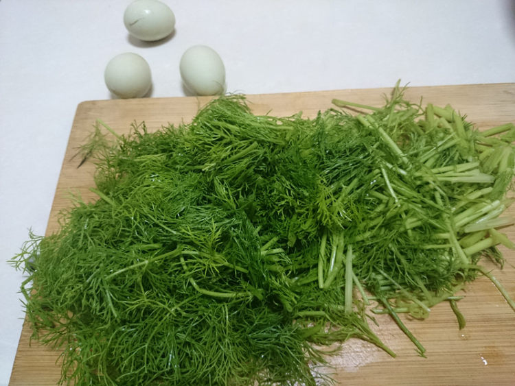 茴香炒鸡蛋步骤2