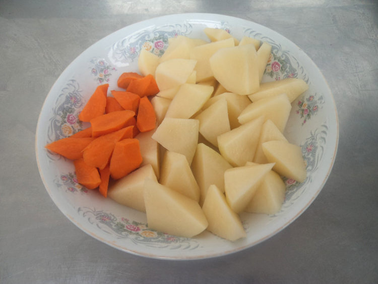 牛肉烧土豆步骤3