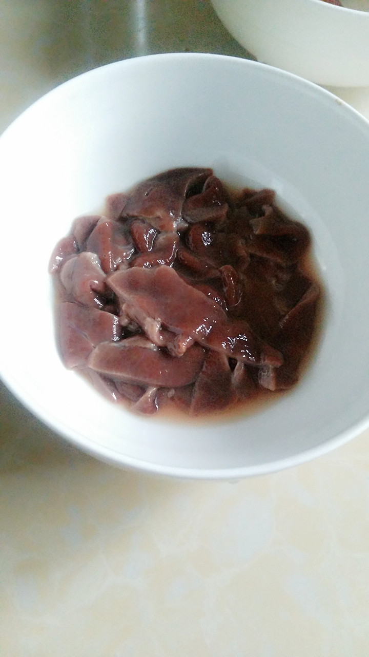 猪肝炒豆皮步骤1