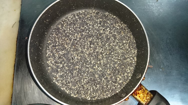 黑米黑芝麻糊（果汁机步骤1