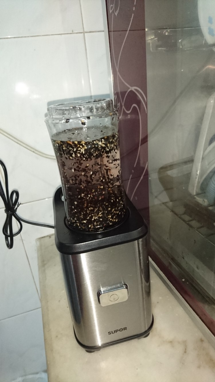 黑米黑芝麻糊（果汁机步骤3