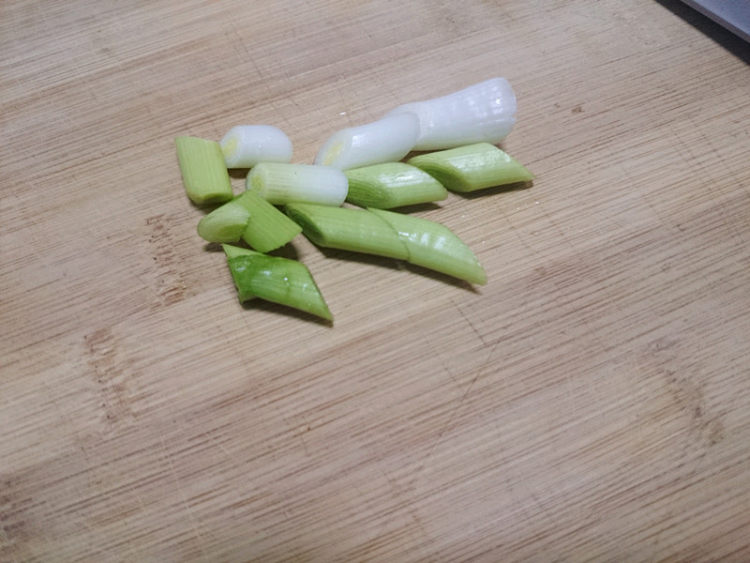 青菜鸡蛋煮豆丝步骤2