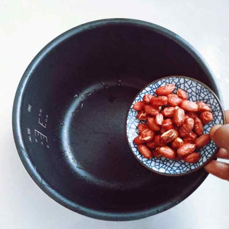 花生银耳羹步骤5